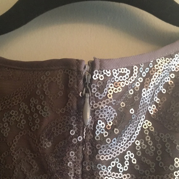 🔻Banana Republic Sequin Shift Dress - Picture 5 of 11